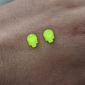 Studlycreations - mini neon skull earrings
